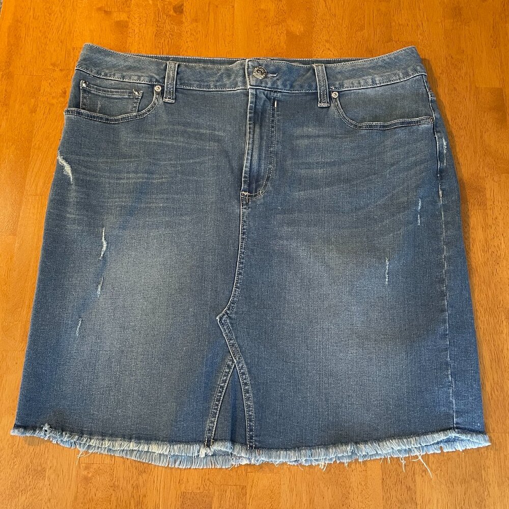NWOT Size 14 Seven7 distressed denim skirt
